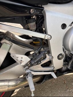 Yamaha YZF R6 2002 - 8