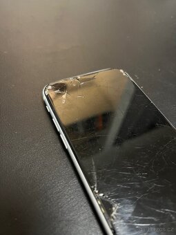 iPhone SE 2020 64 GB - 8