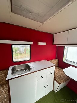 Obytný Karavan - 8
