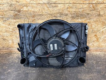 CHLADIČOVÁ STĚNA BMW E91 320D - 8