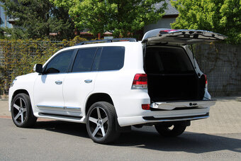 Toyota Land Cruiser 200 4.5 D4-D V8 / 69.850 km / 183kW - 8