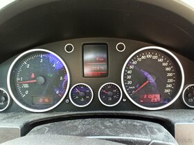 NÁHRADNÍ DÍLY - VW TOUAREG 3,0TDi 165KW BKS, barva D5Q - 8