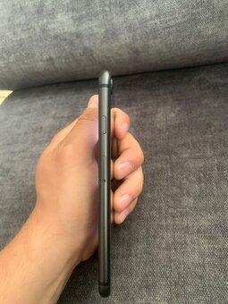 iPhone 8.64 GB - 8