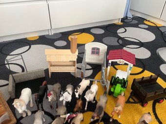 ĎETSKÁ STÁJ S KOŇMI SCHLEICH - 8