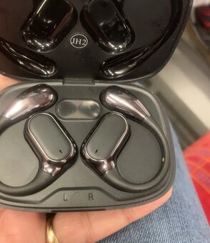 Bezdrátová sluchátka pro sport s uchycením za ucho - 8