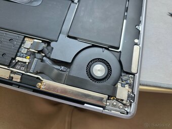 NEFUNKČNÍ MacBook Air 13 s i3 (2020) - 8