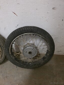 Kola ze starého motocyklu Jawa pionýr - 8