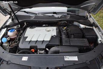 Volkswagen Passat 2,0 TDI COMFORTLINE/2010/FL/ - 8