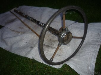 Prodám nádrže na moto a díly na Škoda 100, zadní čelo a zadn - 8