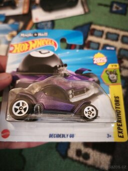 40 kč Hot wheels - 8