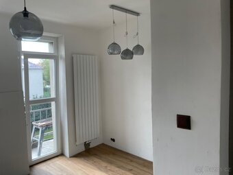Pronájem 2+1 s balkonem, parkovacím stáním ve dvoře - 8