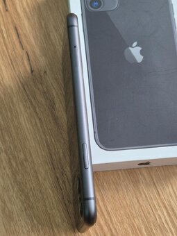iPhone 11 128gb kapacita baterie 94% - 8
