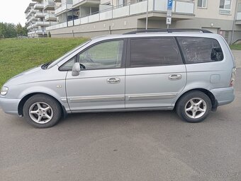 7 míst LPG Hyundai Trajet 2.0 i - 8