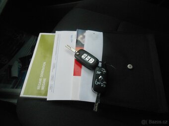 renault megan 1,6 /74kw benzin najeto 109t km rok 2011 - 8