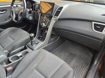 Hyundai i30 kombi benzín 1,6 - 8