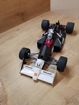 Meng 1:12 F1 McLaren+ Senna figurka Meng - 8