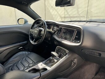 Pronájem vozu Dodge Challenger 5.7 HEMI Shaker - 8