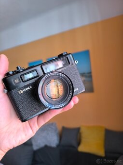 Krásný fotoaparát na film Yashica Electro 35 GTN (černá) - 8