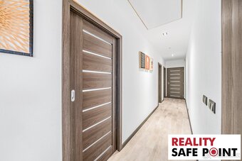 Prodej rodinného domu, 4+kk (91,3 m2) a 3+kk (65,6 m2) - Let - 8