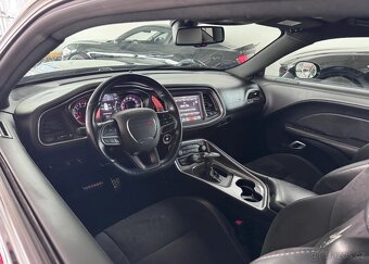 Dodge Challenger - 8