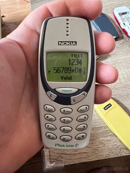Prodám staré mobilní telefony s příslušenstvím - 8