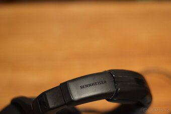 sluchátka Sennheiser HD 300 PRO - 8