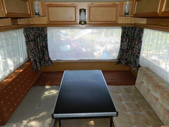 Dvouosý karavan Tabbert s přídavnou střechou - 8