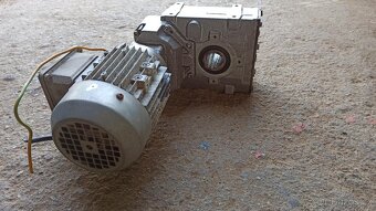 Elektromotory Lenze s převodovkou - 8