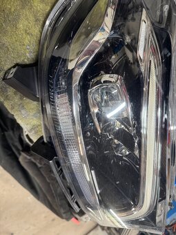 Mercedes-Benz X W470 Pravé přední světlo - 8