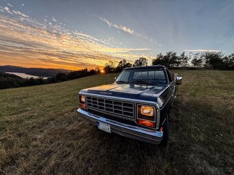Dodge Ram D-250 1985 / 5.2l V8, Manuál, Klima - 8