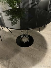 jídelní stul kulatý - 8