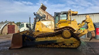 CAT D8T - 8