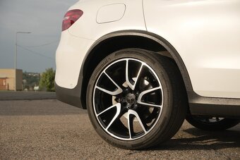 Mercedes-Benz GLC 43 AMG 4MATIC 270 kW - 8
