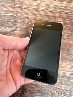 iPhone 4 8GB - 8