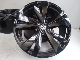 Alu kola VW R20 5x112 černé lesklé MOVÉ 9Jx20H2 ET42 Číslo O - 8