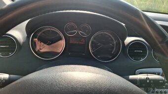 Peugeot 308 1.6 e-HDI (2012) - 8