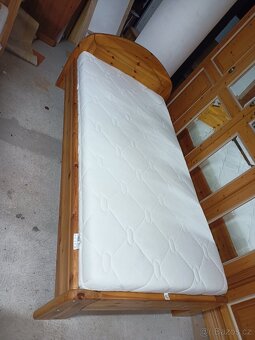 Prodám krásnou postel z masivu 100 x 200 cm - 8