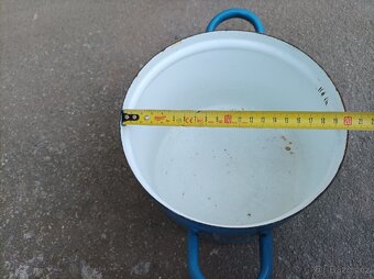 Smaltovaný modrý hrnec, průměr 20 cm, I. - 8