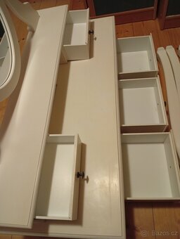 Kosmetický stolek - 8