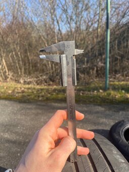 Letní pneu goodyear 215/55 R17 - 8