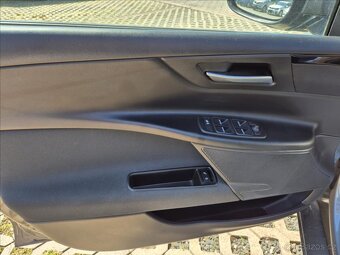 Jaguar XE 2,0 Pobočka Kolín (2017) - 8