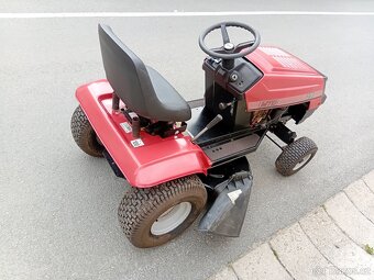 Prodám zahradní traktor MTD 12Hp - 8