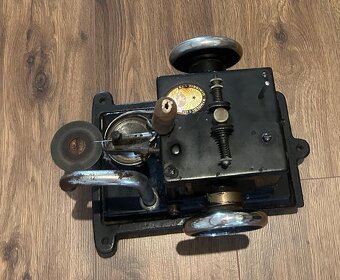 Sbírku 3ks šicích strojů. 2x kožešnický, 1x klasický - 8