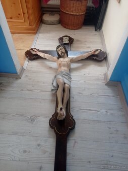 VELKÁ STAROŽITNÁ DŘEVOŘEZBA - 8