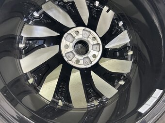 letní originál sada Škoda Superb IV Helix 19" 5x112 - 8