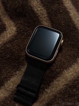 AirPods 1. generace, Apple Watch se GPS 40mm - 8