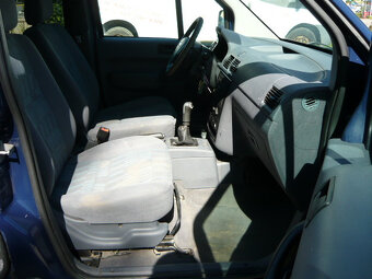 FORD TOURNEO CONNECT 1.8 TDCI 5 MÍST - 8
