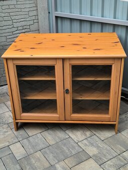 Prodám dřevěnou TV komodu IKEA Leksvik - 8