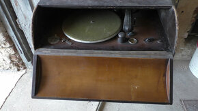 Starý gramofon 50. léta - 8