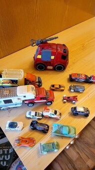 hracky,hry,knihy,boty,obleceni,boby,kolobezka vse dohromasy - 8